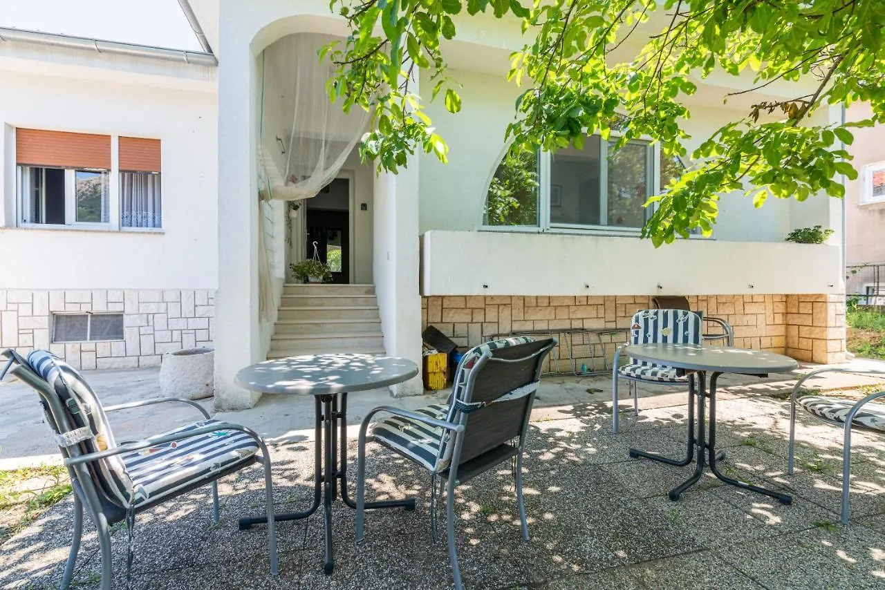 Apartment Violet With A Garden Jurandvor